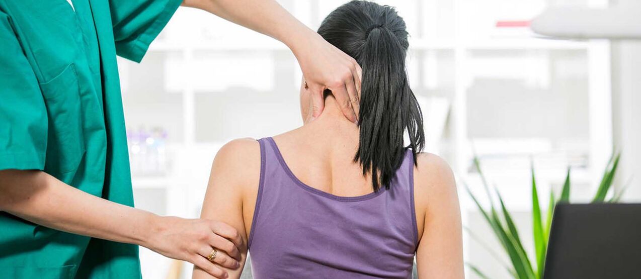 Onye ọrịa nwere mgbu olu nke dọkịta na-enyocha ya
